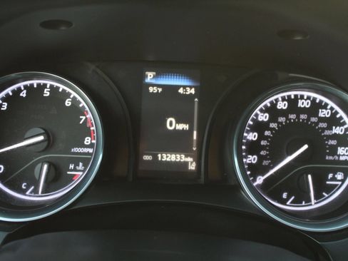 Used 2019 Toyota Camry LE FWD image 16