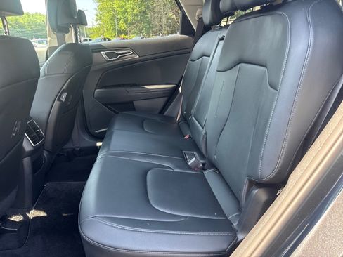 Used 2023 Kia Sportage EX AWD/4WD image 10