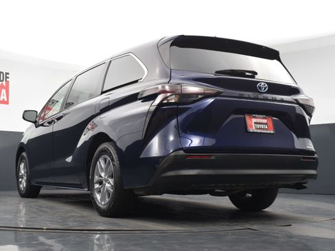 Used 2023 Toyota Sienna LE image 28