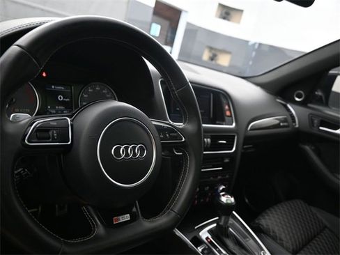 Used 2017 Audi SQ5 Prestige w/ Prestige Package image 10