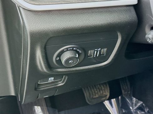 Certified 2025 Jeep Grand Cherokee L Limited w/ Luxury Tech Group II image 18