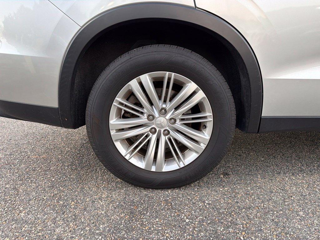 Used 2022 Mitsubishi Outlander ES FWD image 24