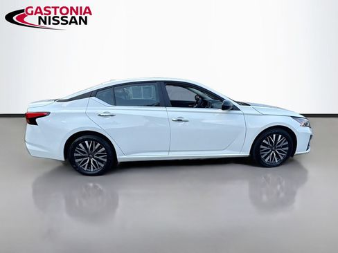 Used 2025 Nissan Altima 2.5 SV FWD image 10