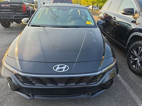 Used 2024 Hyundai Elantra SEL w/ Convenience Package FWD image 5