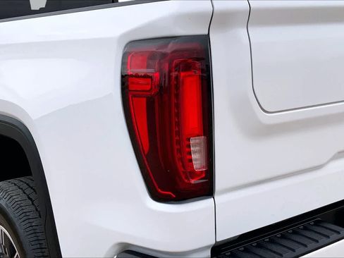 Used 2024 GMC Sierra 1500 AT4 w/ Technology Package AWD/4WD image 29