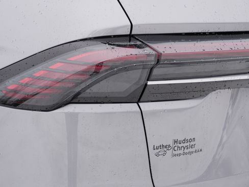 Used 2025 Lincoln Nautilus Reserve image 17