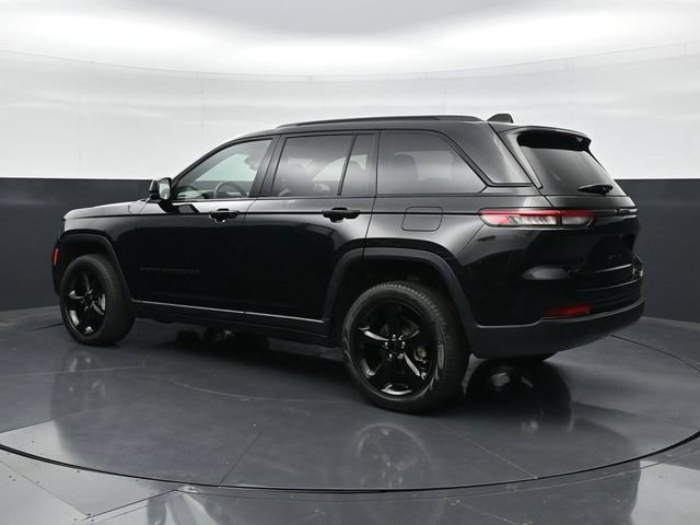 Used 2023 Jeep Grand Cherokee Limited w/ Black Appearance Package AWD/4WD image 7