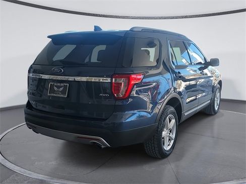 Used 2016 Ford Explorer XLT w/ Equipment Group 202A image 6