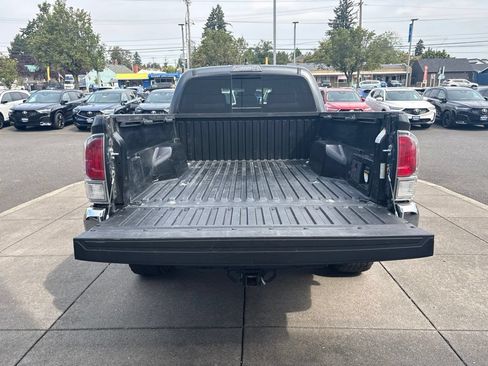 Used 2020 Toyota Tacoma TRD Off-Road AWD/4WD image 8