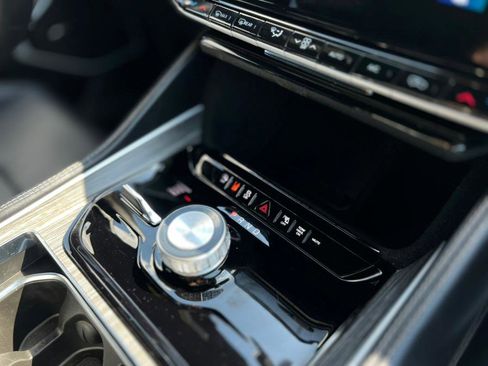 Used 2024 Jeep Wagoneer Series II w/ Flexible Seating Group image 18