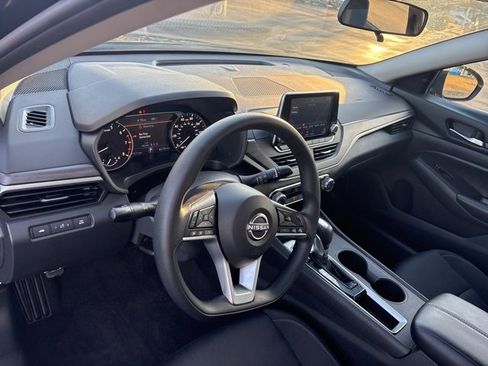 Used 2025 Nissan Altima 2.5 SV image 20