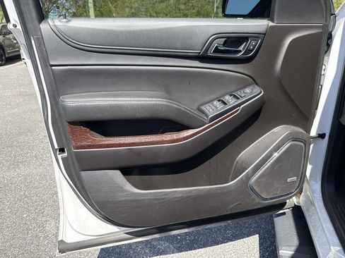 Used 2017 GMC Yukon XL SLE w/ SLE Value Package image 25