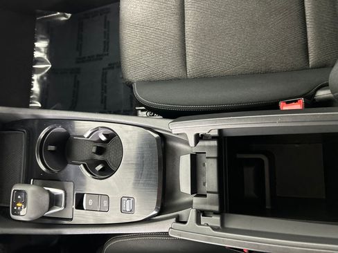 Used 2024 Nissan Rogue SV FWD image 15