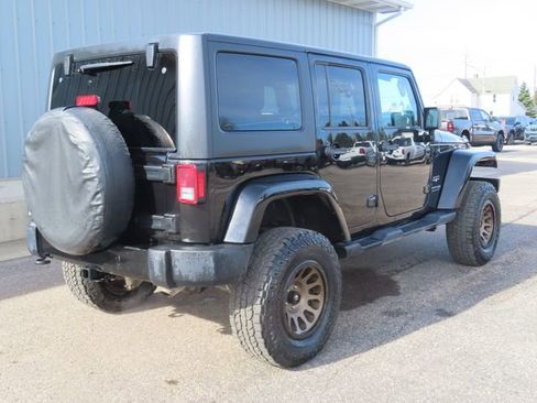 Used 2018 Jeep Wrangler Unlimited Sahara w/ Max Tow Package AWD/4WD image 3