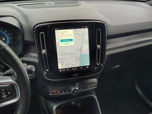 Certified 2025 Volvo XC40 B5 Plus image 18