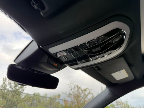 Certified 2024 Porsche Macan image 17