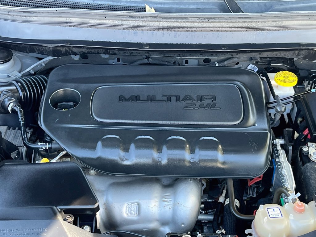 Used 2020 Jeep Cherokee Latitude Plus w/ Cold Weather Group AWD/4WD image 29