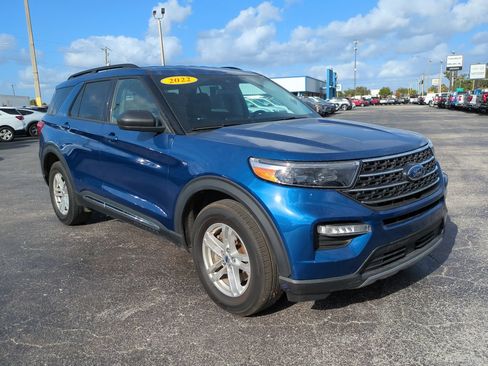 Used 2022 Ford Explorer XLT w/ Equipment Group 202A AWD/4WD image 2