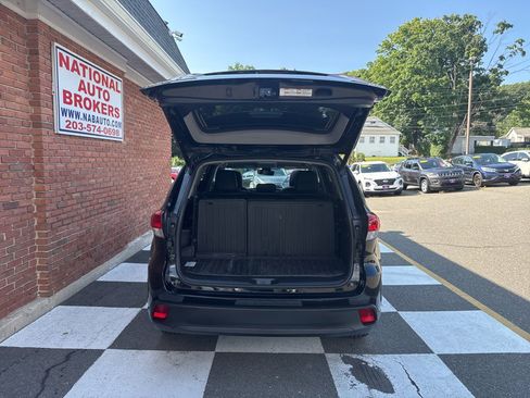 Used 2019 Toyota Highlander XLE AWD/4WD image 42