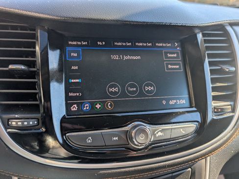 Used 2020 Chevrolet Trax LT w/ LT Convenience Package image 19