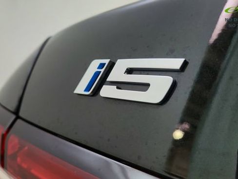 Used 2024 BMW i5 eDrive40i w/ Convenience Package RWD image 18