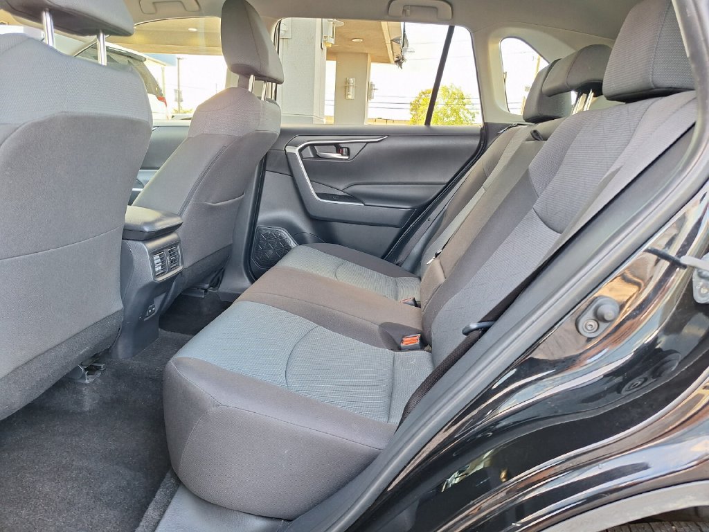 Used 2025 Toyota RAV4 XLE FWD image 10