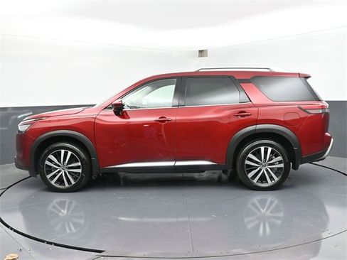Used 2025 Nissan Pathfinder Platinum image 4