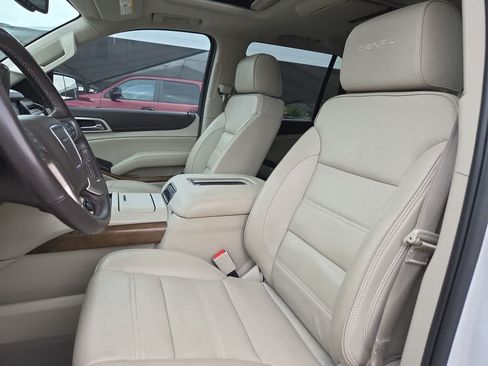 Used 2020 GMC Yukon Denali w/ Denali Premium Package AWD/4WD image 15