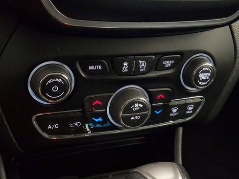 Used 2021 Jeep Cherokee Latitude Lux w/ Sun & Sound Group image 20