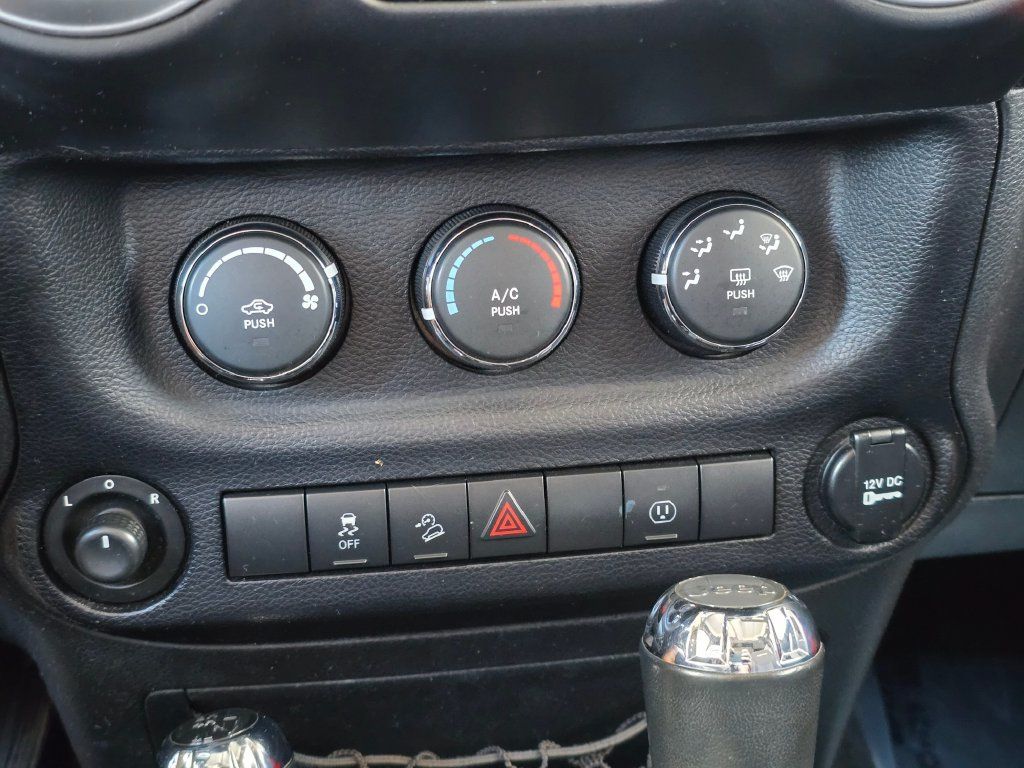 Used 2013 Jeep Wrangler Unlimited Sahara AWD/4WD image 26
