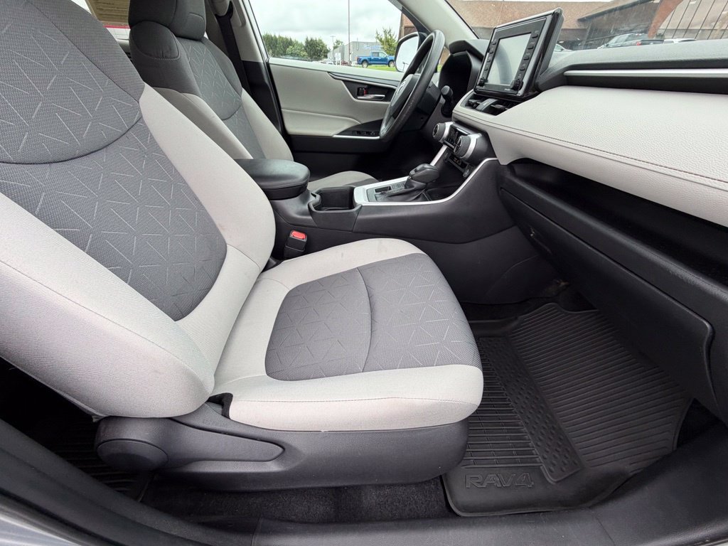 Used 2022 Toyota RAV4 XLE AWD/4WD image 35
