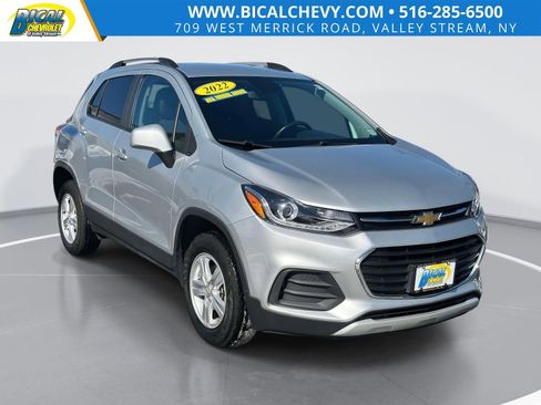 Certified 2022 Chevrolet Trax LT w/ LT Convenience Package AWD/4WD image 1