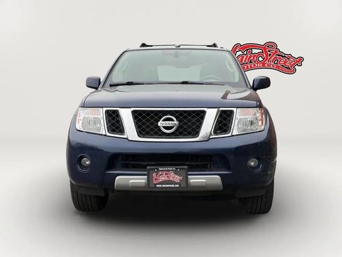 Used 2012 Nissan Pathfinder LE image 2