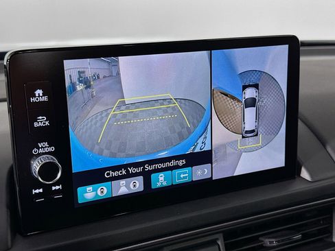 Used 2025 Honda Pilot TrailSport image 13