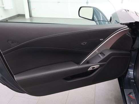 Used 2019 Chevrolet Corvette Stingray Coupe w/ Carbon Flash Badge Package RWD image 30