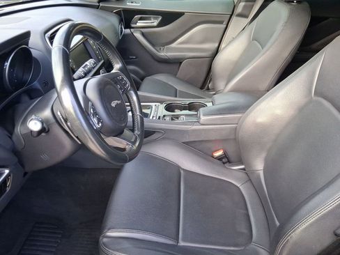 Used 2017 Jaguar F-PACE Premium image 5
