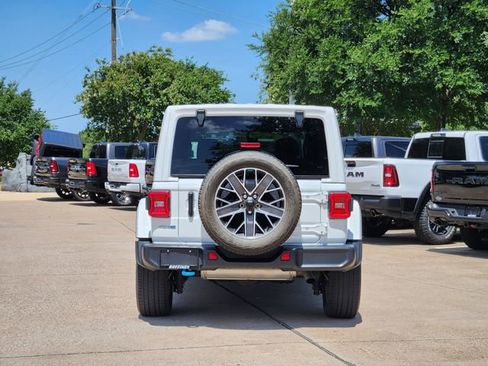 Used 2023 Jeep Wrangler Unlimited Sahara w/ Cold Weather Group AWD/4WD image 6