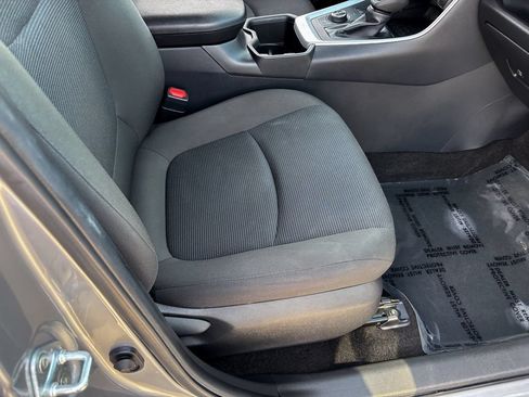 Used 2025 Toyota RAV4 LE AWD/4WD image 34