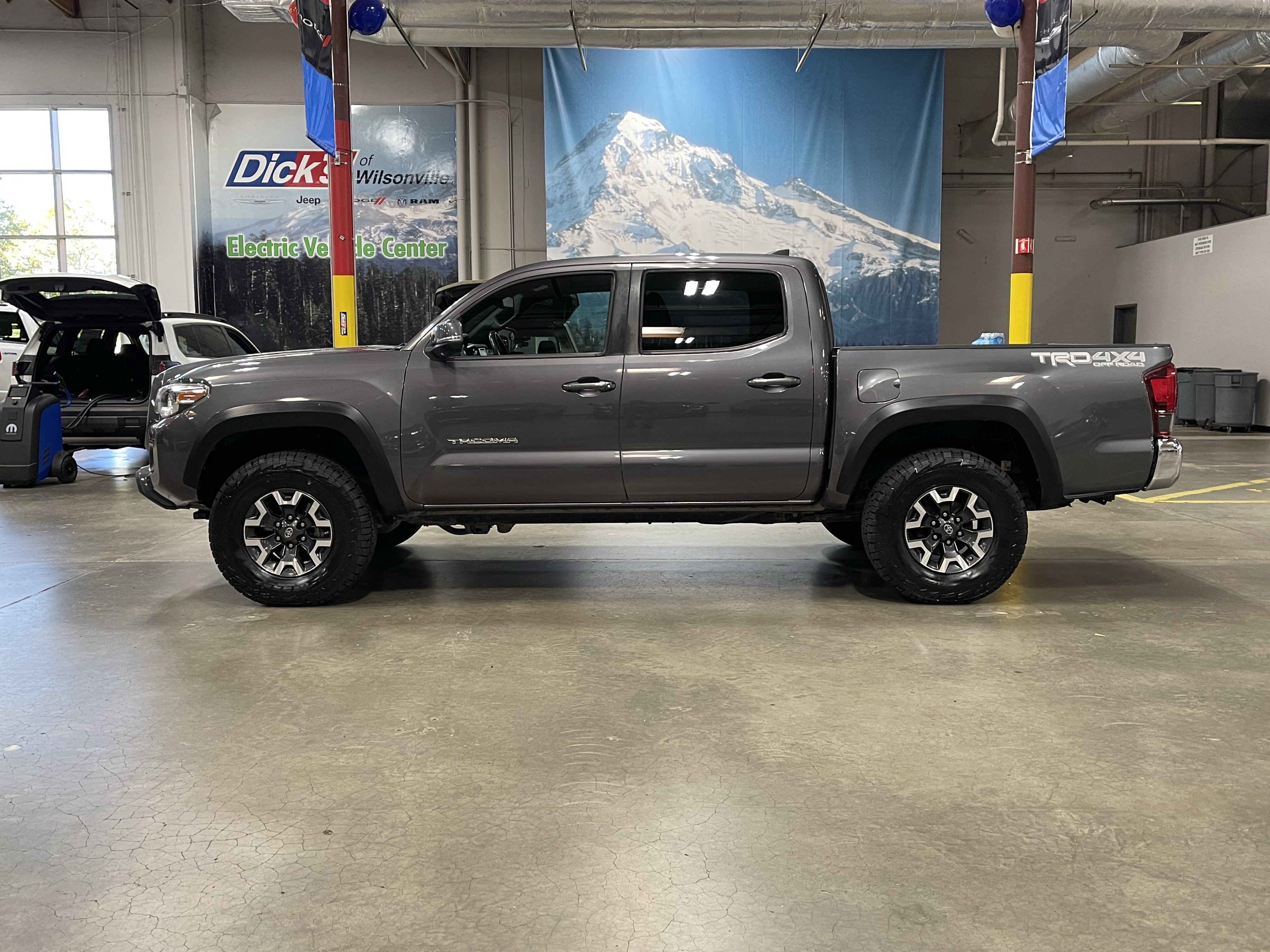 Used 2019 Toyota Tacoma TRD Off-Road AWD/4WD image 2