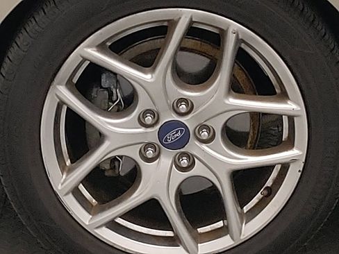 Used 2015 Ford Focus SE w/ Equipment Group 201A FWD image 31