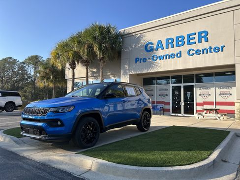 Used 2024 Jeep Compass Latitude w/ Convenience Group image 3