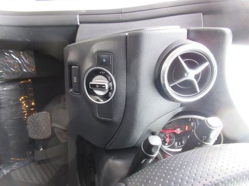 Used 2018 Mercedes-Benz CLA 250 4MATIC image 12