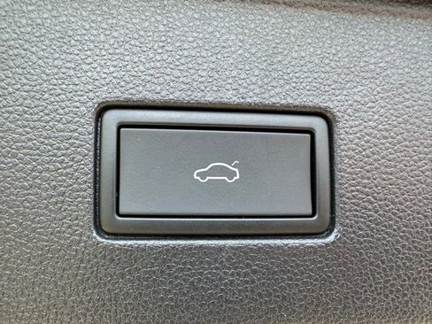 Used 2024 Volkswagen Atlas SEL Premium R-Line image 17