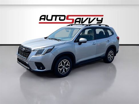 Used 2024 Subaru Forester Premium image 3