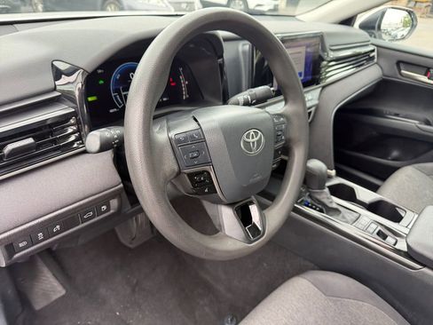 Used 2025 Toyota Camry LE w/ Convenience Package FWD image 28