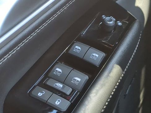 Used 2024 Jeep Wagoneer Series III AWD/4WD image 23