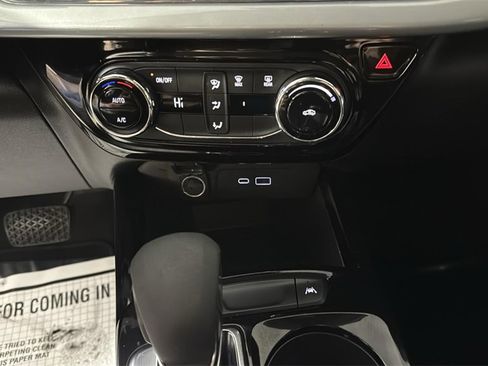 Used 2025 Chevrolet Trax LT image 21