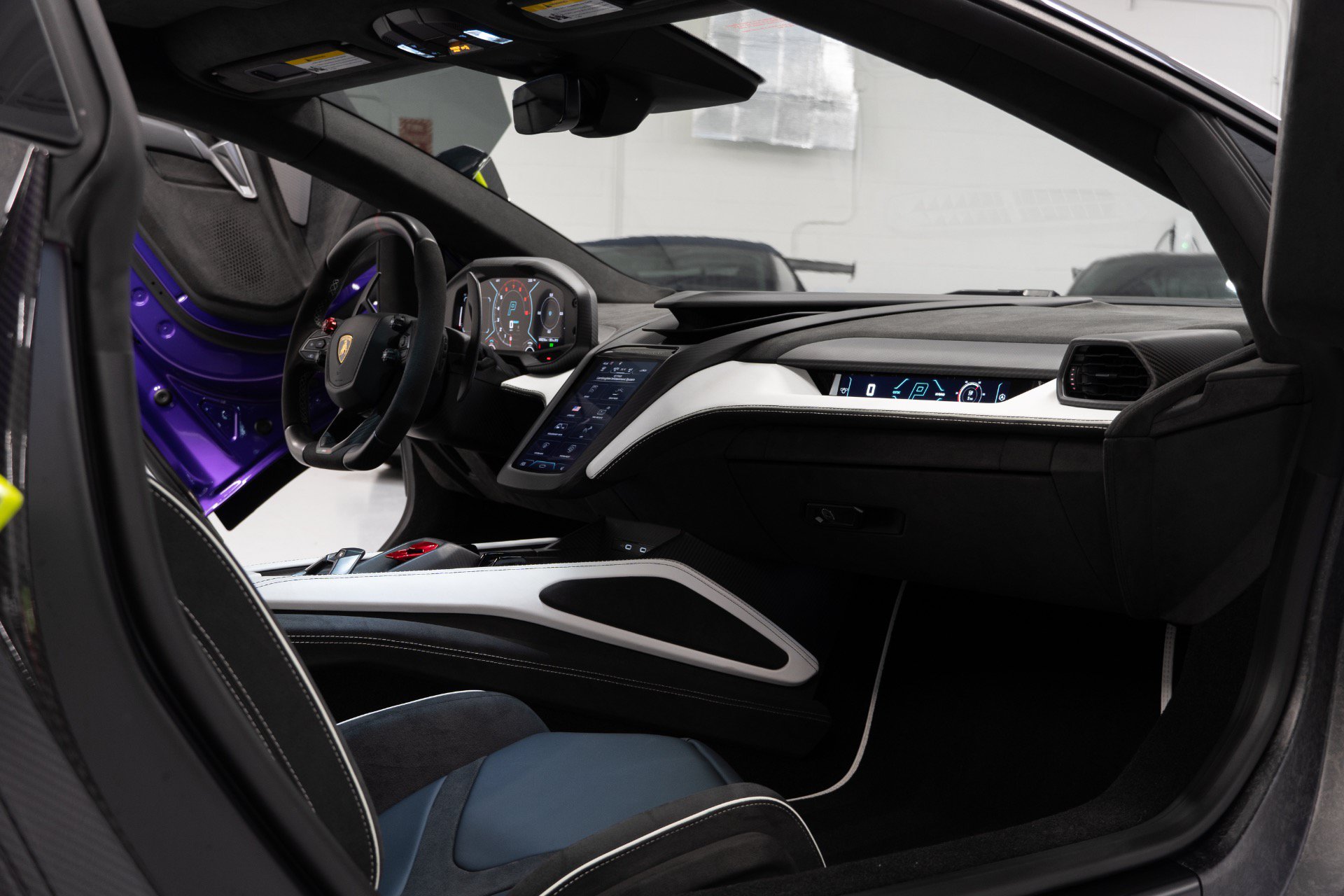 Used 2024 Lamborghini Revuelto AWD/4WD image 35