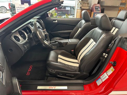 Used 2011 Ford Mustang Shelby GT500 w/ SVT Performance Pkg image 9