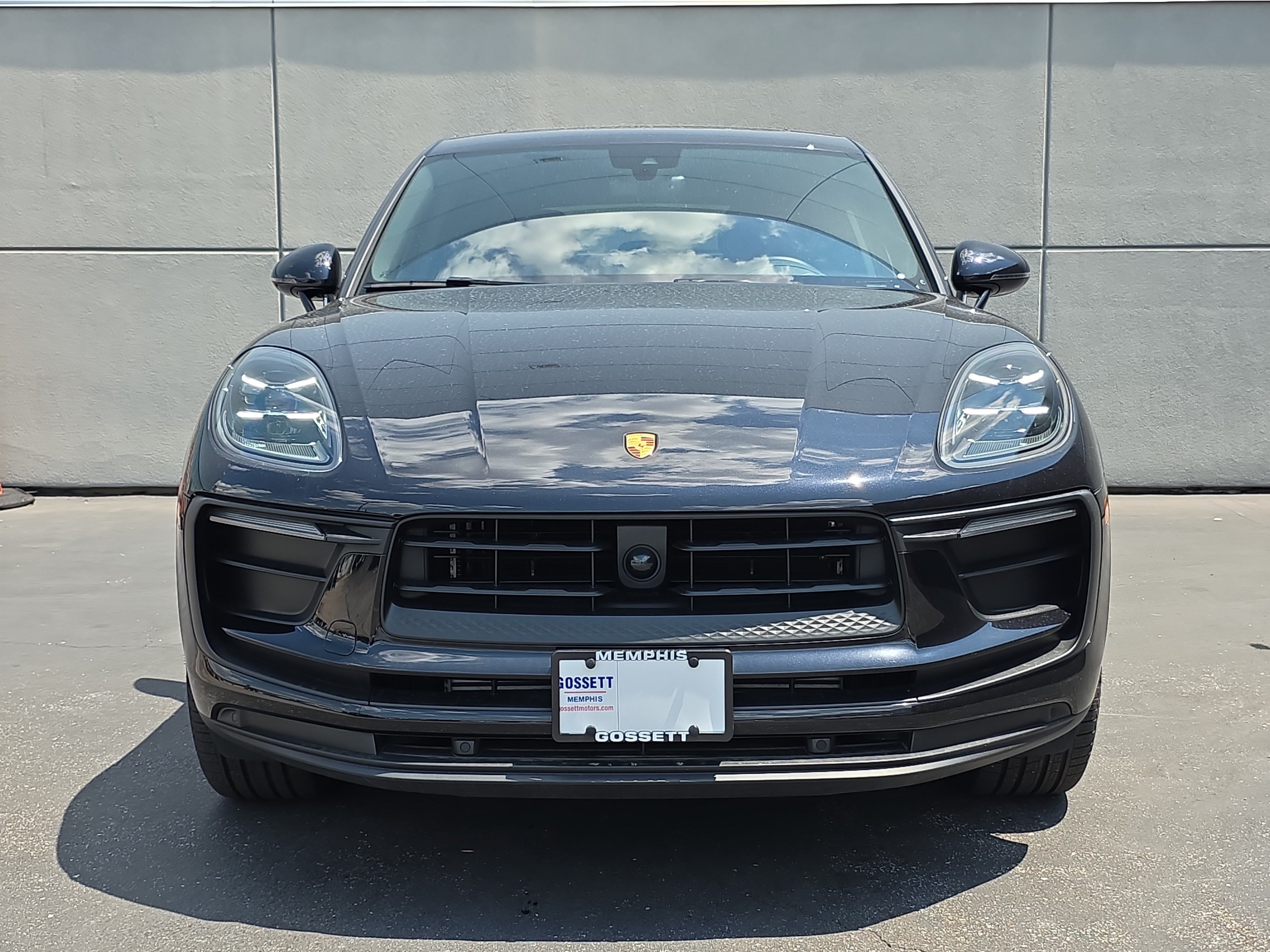 Used 2025 Porsche Macan AWD/4WD image 10